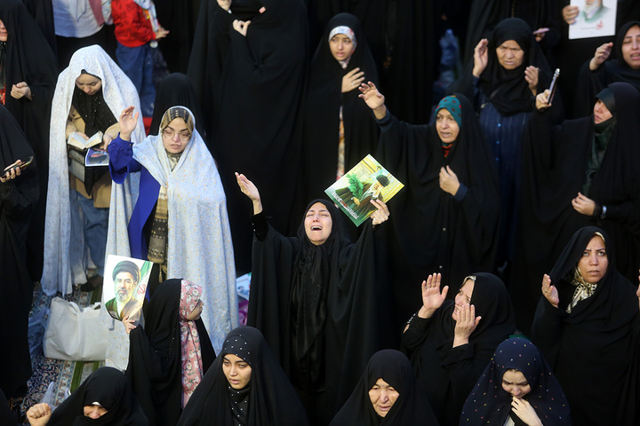 لحظه تحویل سال ۱۴۰۵ در حرم حضرت فاطمه معصومه (س)