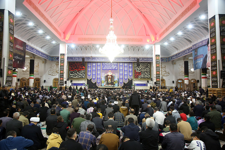 لحظه تحویل سال ۱۴۰۵ در حرم حضرت فاطمه معصومه (س)