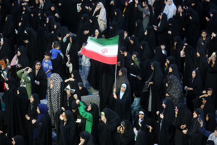 لحظه تحویل سال ۱۴۰۵ در حرم حضرت فاطمه معصومه (س)