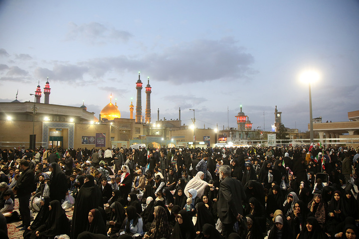 لحظه تحویل سال ۱۴۰۵ در حرم حضرت فاطمه معصومه (س)