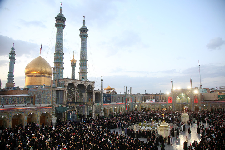 لحظه تحویل سال ۱۴۰۵ در حرم حضرت فاطمه معصومه (س)