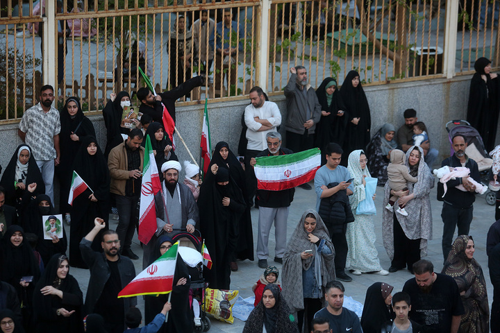 لحظه تحویل سال ۱۴۰۵ در حرم حضرت فاطمه معصومه (س)