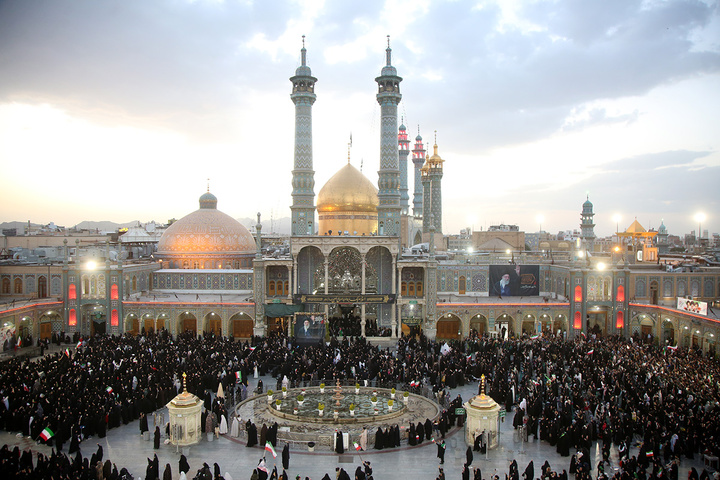 لحظه تحویل سال ۱۴۰۵ در حرم حضرت فاطمه معصومه (س)