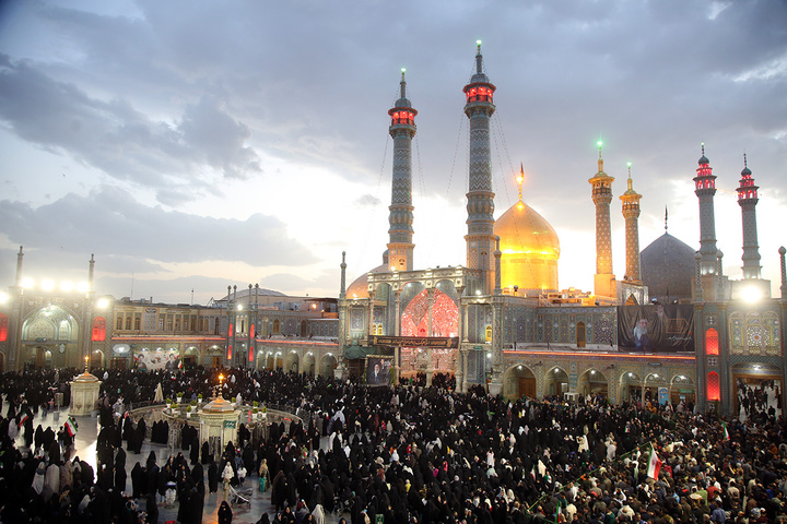 لحظه تحویل سال ۱۴۰۵ در حرم حضرت فاطمه معصومه (س)