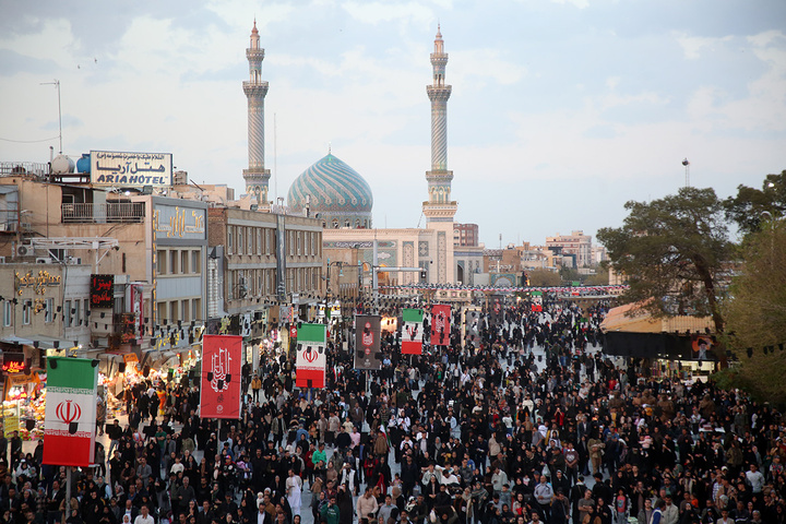 لحظه تحویل سال ۱۴۰۵ در حرم حضرت فاطمه معصومه (س)