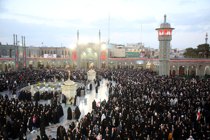 لحظه تحویل سال ۱۴۰۵ در حرم حضرت فاطمه معصومه (س)