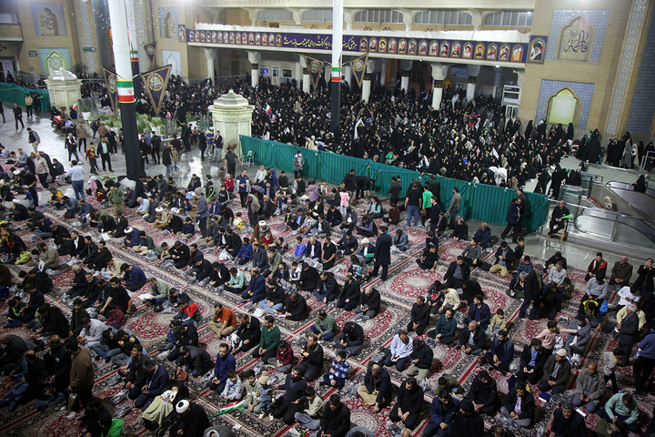 لحظه تحویل سال ۱۴۰۵ در حرم حضرت فاطمه معصومه (س)