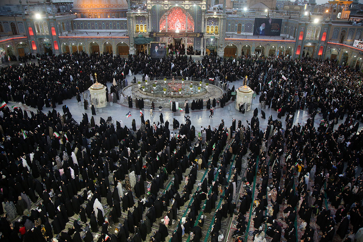 لحظه تحویل سال ۱۴۰۵ در حرم حضرت فاطمه معصومه (س)