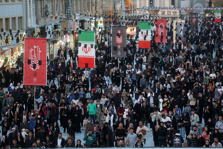 لحظه تحویل سال ۱۴۰۵ در حرم حضرت فاطمه معصومه (س)