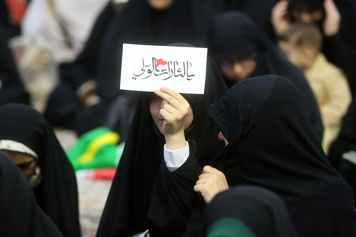 وداع با پیکر وزیر اطلاعات در حرم حضرت معصومه (س)