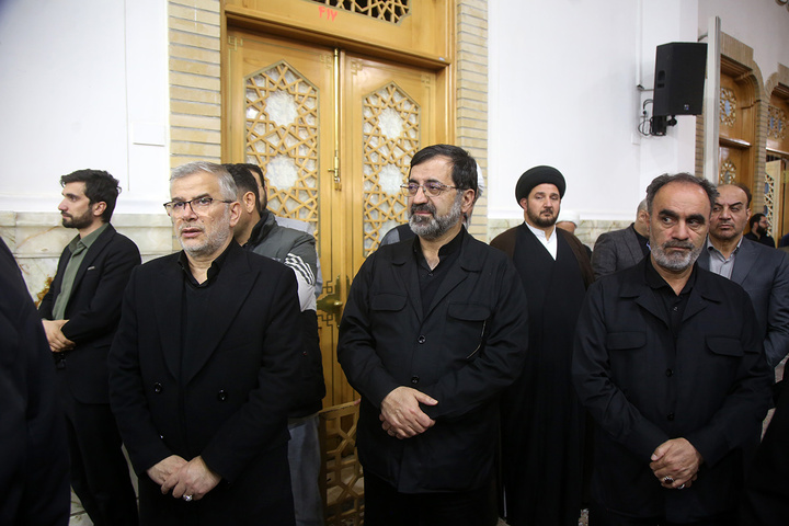 وداع با پیکر وزیر اطلاعات در حرم حضرت معصومه (س)