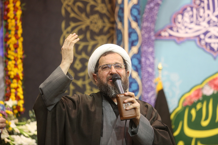 وداع با پیکر وزیر اطلاعات در حرم حضرت معصومه (س)