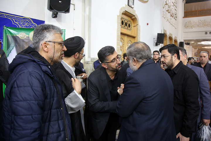 وداع با پیکر وزیر اطلاعات در حرم حضرت معصومه (س)