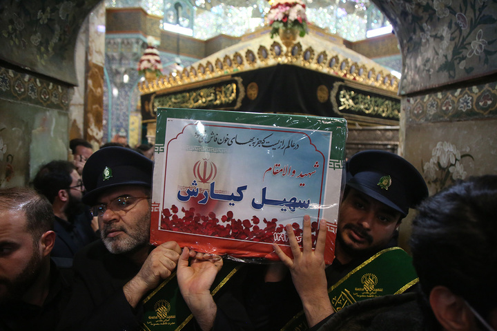 وداع با پیکر وزیر اطلاعات در حرم حضرت معصومه (س)