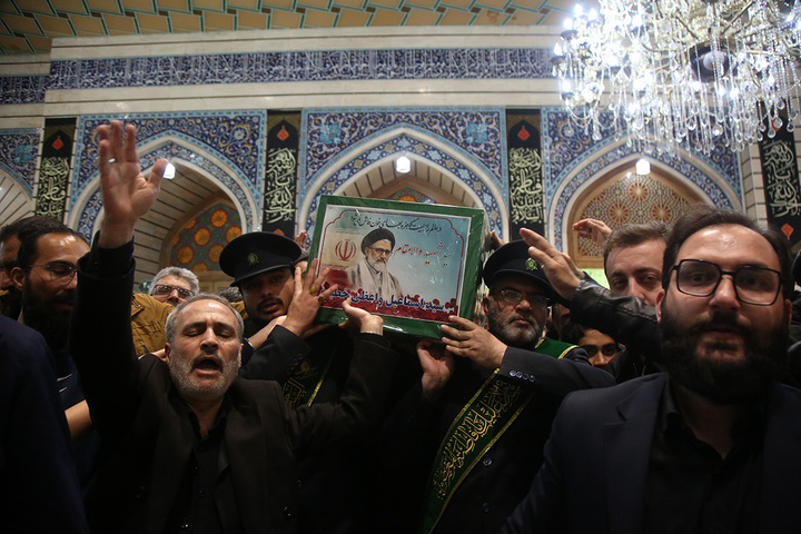 وداع با پیکر وزیر اطلاعات در حرم حضرت معصومه (س)