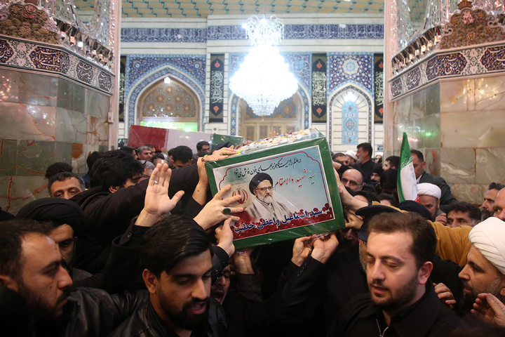 وداع با پیکر وزیر اطلاعات در حرم حضرت معصومه (س)