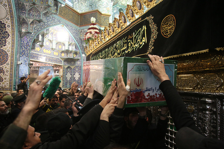 وداع با پیکر وزیر اطلاعات در حرم حضرت معصومه (س)