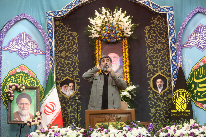 وداع با پیکر وزیر اطلاعات در حرم حضرت معصومه (س)