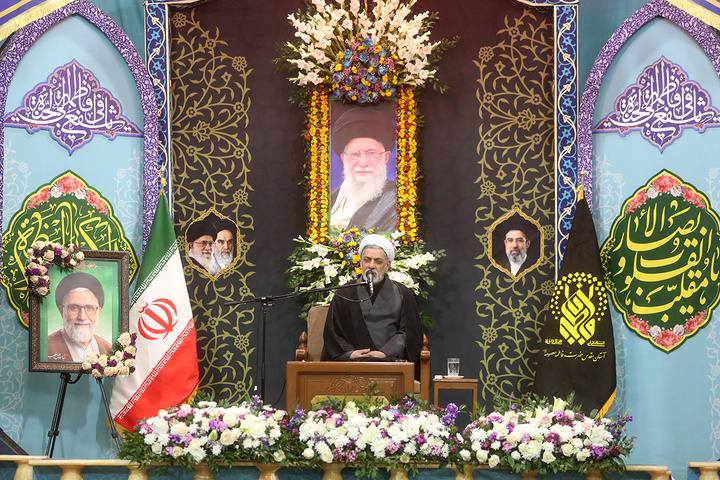 وداع با پیکر وزیر اطلاعات در حرم حضرت معصومه (س)