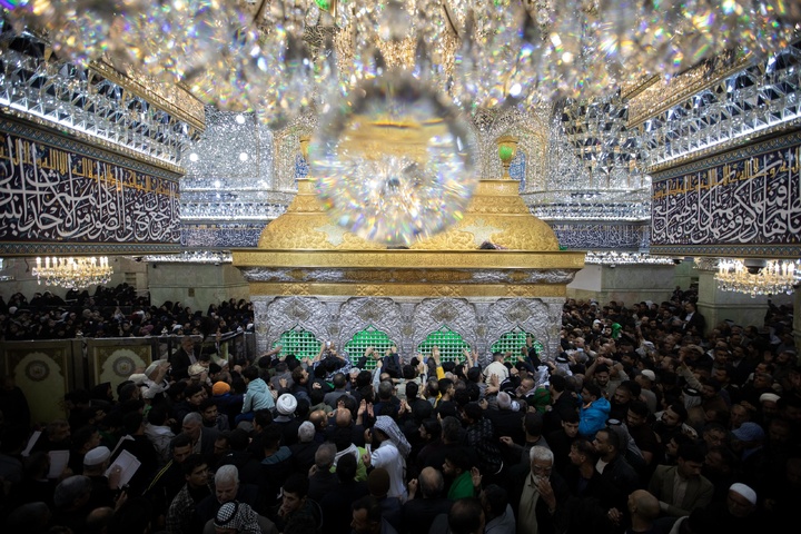 أجواء آخر يوم جمعة من شهر رمضان المبارك من ضريح الإمام الحسين (عليه السلام)