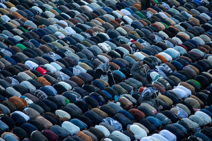 اقامه نماز عید فطر در بین الحرمین کربلا