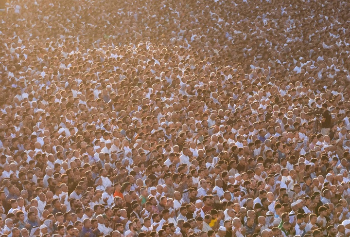 اقامه نماز عید فطر در بین الحرمین کربلا