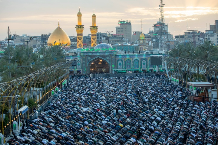 اقامه نماز عید فطر در بین الحرمین کربلا