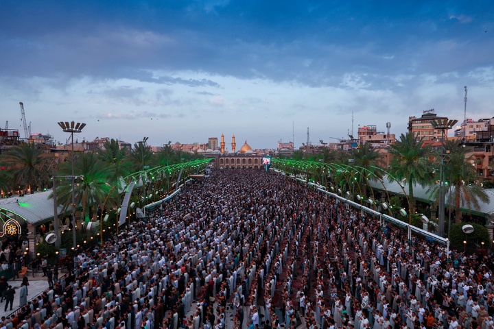 اقامه نماز عید فطر در بین الحرمین کربلا