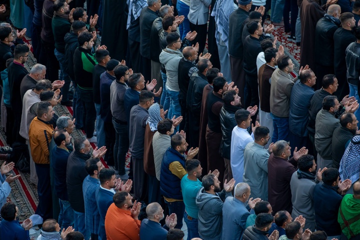 اقامه نماز عید فطر در بین الحرمین کربلا