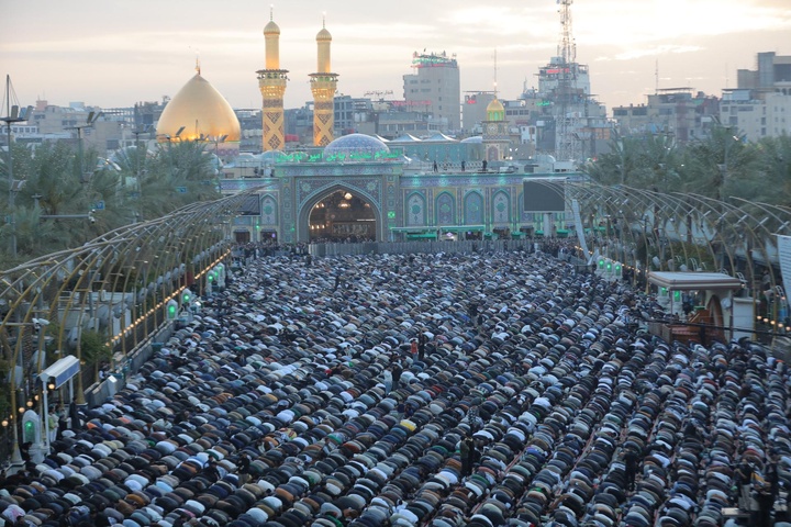 اقامه نماز عید فطر در بین الحرمین کربلا