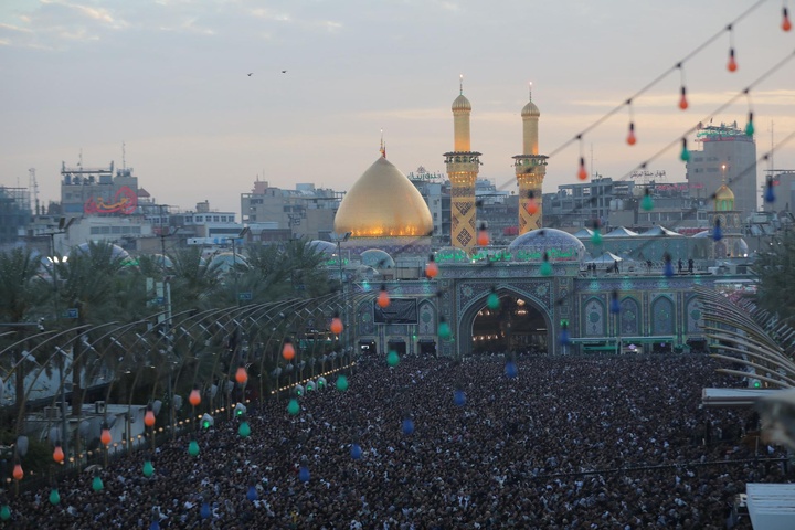 اقامه نماز عید فطر در بین الحرمین کربلا