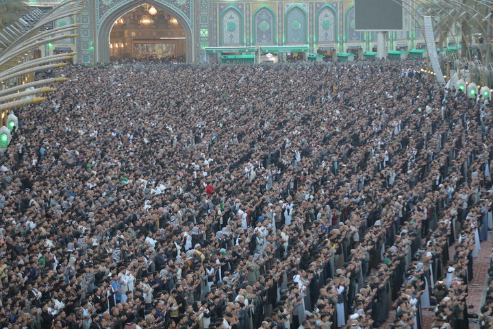 اقامه نماز عید فطر در بین الحرمین کربلا