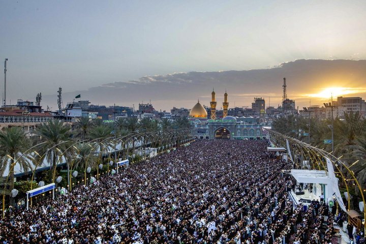 اقامه نماز عید فطر در بین الحرمین کربلا