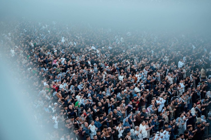 اقامه نماز عید فطر در بین الحرمین کربلا