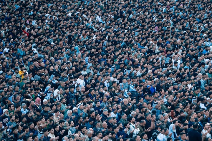 اقامه نماز عید فطر در بین الحرمین کربلا