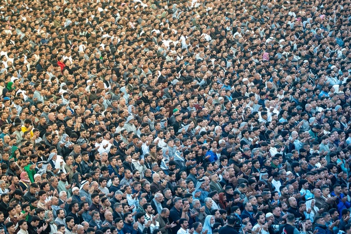 اقامه نماز عید فطر در بین الحرمین کربلا