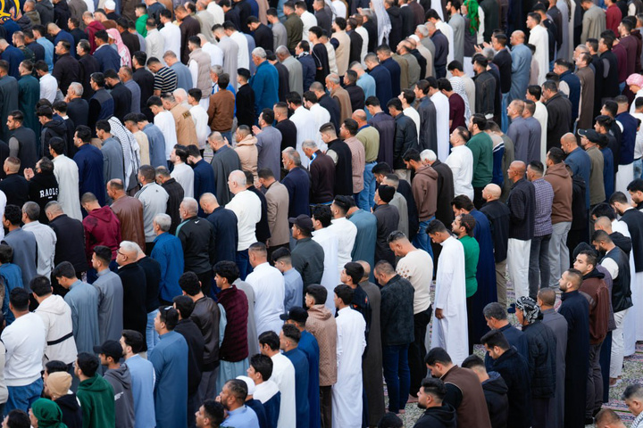 اقامه نماز عید فطر در حرم کاظمین