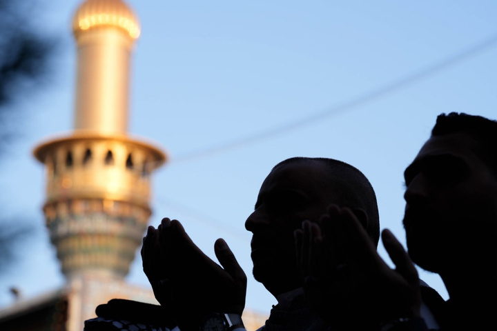 اقامه نماز عید فطر در حرم کاظمین