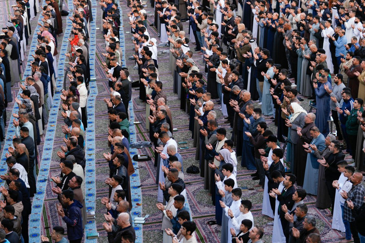 اقامه نماز عید فطر در حرم کاظمین