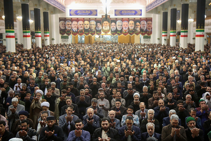 اقامه نماز عید سعید فطر در حرم حضرت فاطمه معصومه (س)