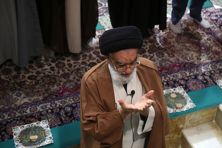 اقامه نماز عید سعید فطر در حرم حضرت فاطمه معصومه (س)