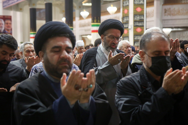 اقامه نماز عید سعید فطر در حرم حضرت فاطمه معصومه (س)