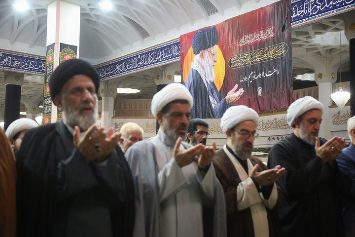 اقامه نماز عید سعید فطر در حرم حضرت فاطمه معصومه (س)