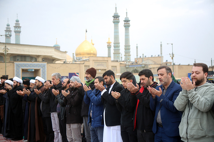 اقامه نماز عید سعید فطر در حرم حضرت فاطمه معصومه (س)