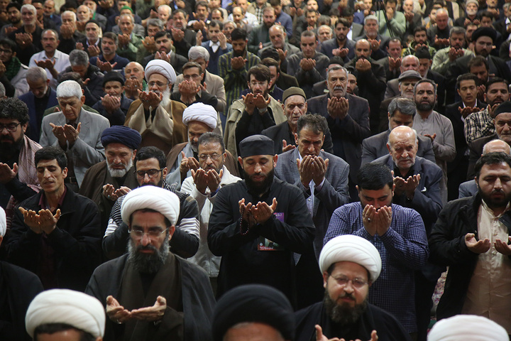 اقامه نماز عید سعید فطر در حرم حضرت فاطمه معصومه (س)