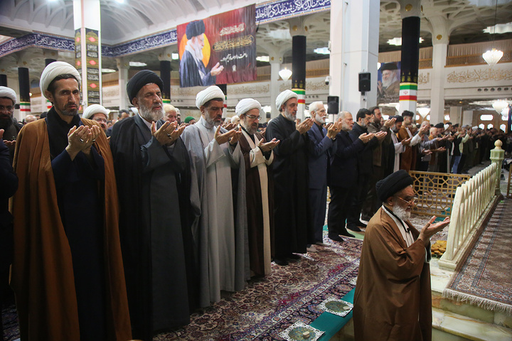 اقامه نماز عید سعید فطر در حرم حضرت فاطمه معصومه (س)