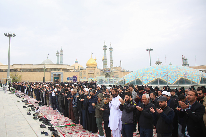 اقامه نماز عید سعید فطر در حرم حضرت فاطمه معصومه (س)