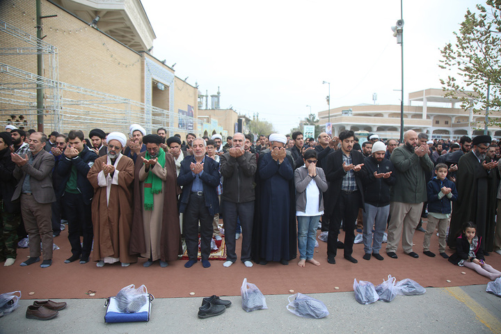 اقامه نماز عید سعید فطر در حرم حضرت فاطمه معصومه (س)