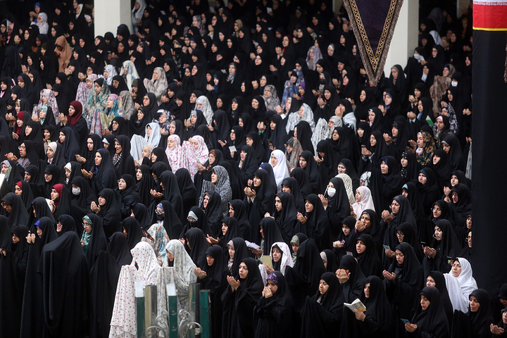 اقامه نماز عید سعید فطر در حرم حضرت فاطمه معصومه (س)