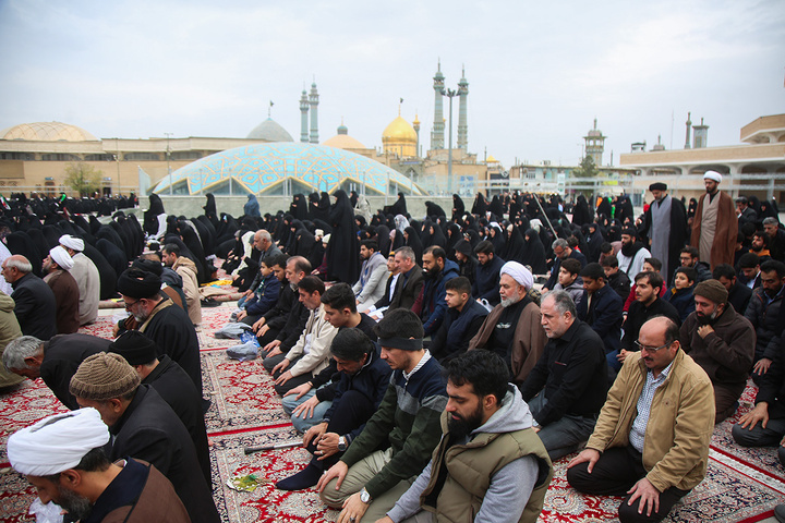 اقامه نماز عید سعید فطر در حرم حضرت فاطمه معصومه (س)